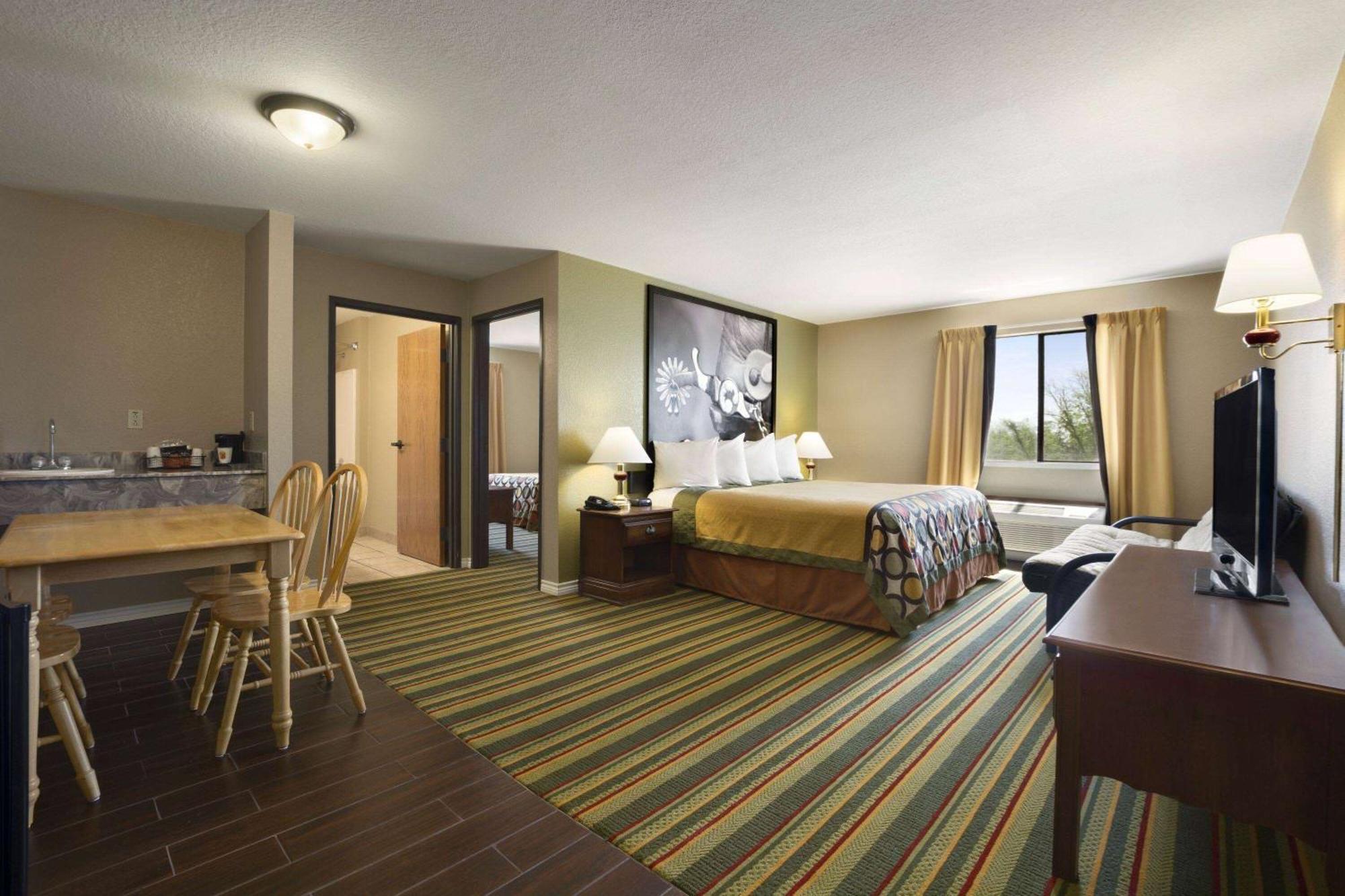 Motel Super 8 By Wyndham Childress Exterior foto