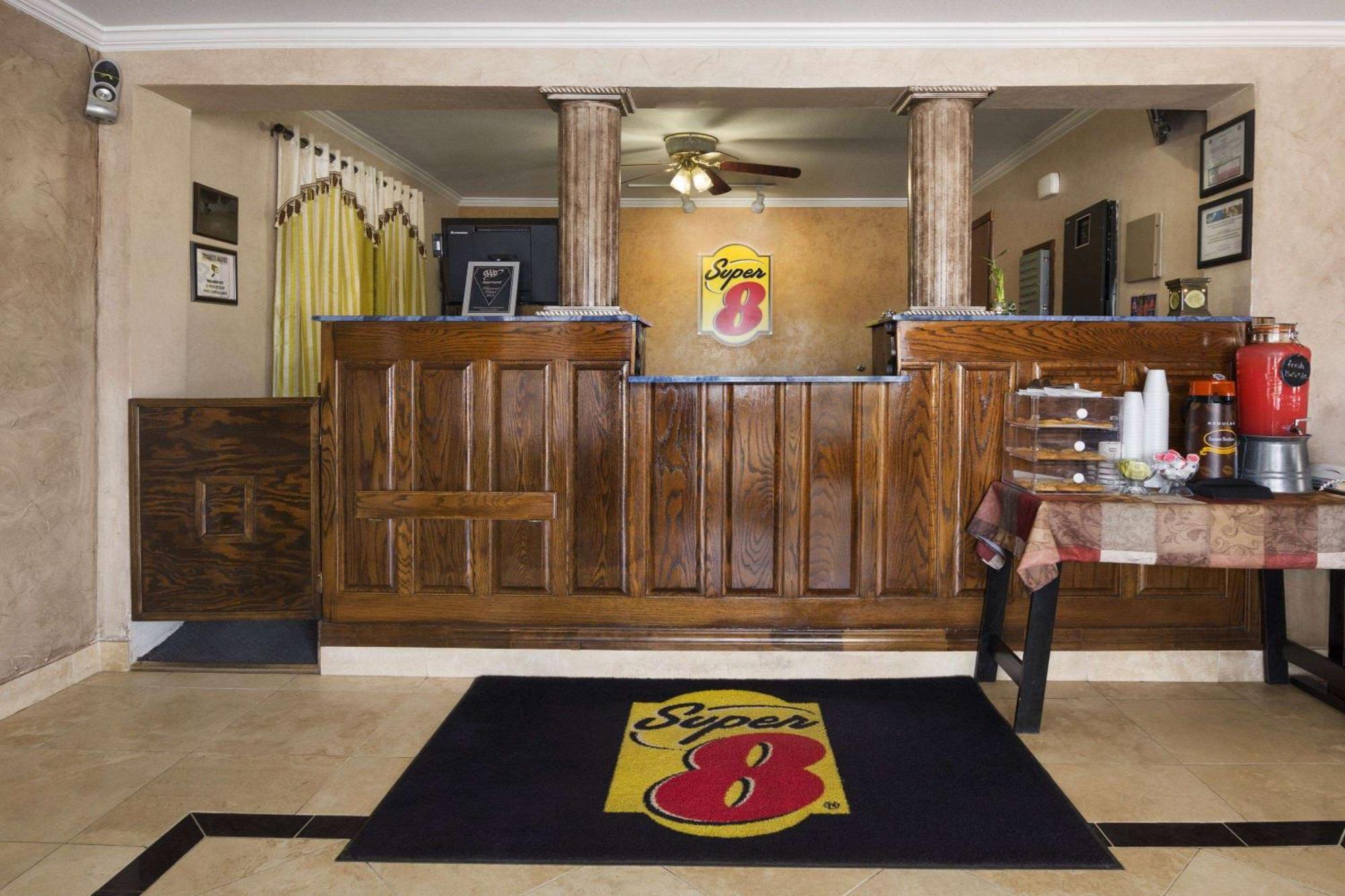 Motel Super 8 By Wyndham Childress Exterior foto